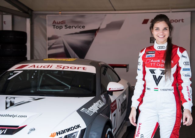 A lány, aki a száguldás szerelmese