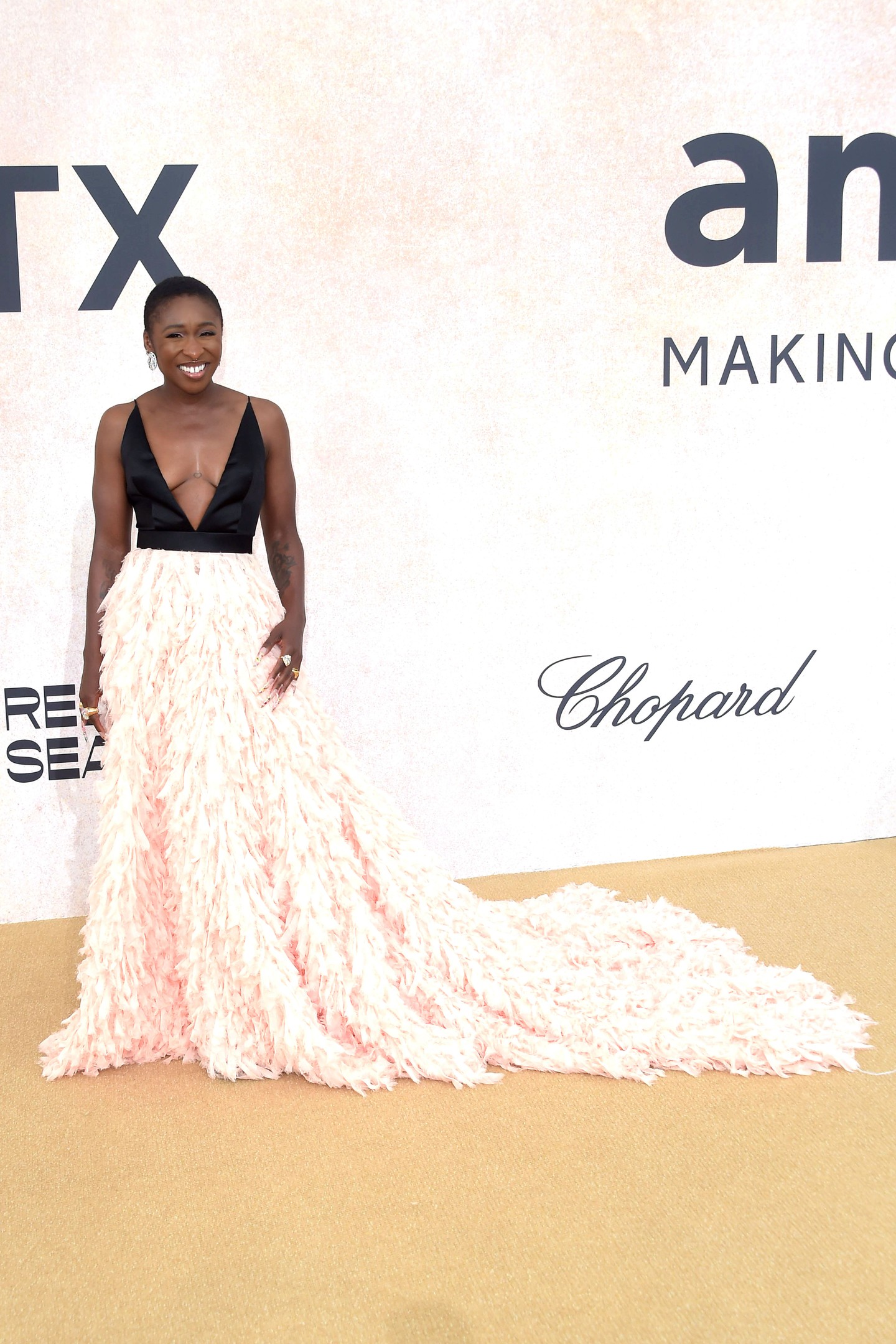 2022-ben a cannes-i filmfesztiválon visszatért az extra rövid frizurához.