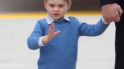 Bizarr szokás! György hercegre ugyanazokat a ruhákat adják, mint régen Vilmosra?