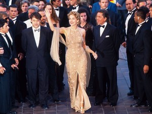 10 Valentino ruha a múltból, ami kiállta az idők próbáját, és ma is gyönyörű