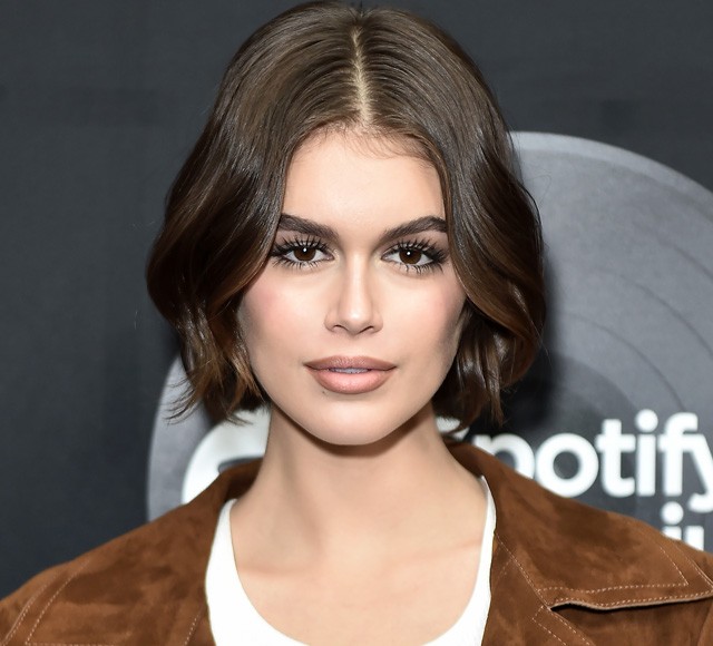 Kaia Gerber otthoni hajfestésbe fogott, és imádnivaló lett az eredmény