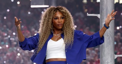 Taylor Swift aprócska rövidnadrágban szurkolt, Beyoncé lánya bőrdzsekiben pózolt - Íme, a 2025-ös Super Bowl legemlékezetesebb szettjei