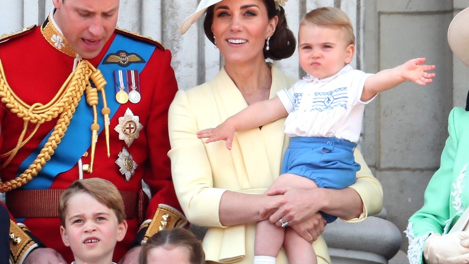 Dobj el mindent: Katalin, Vilmos és a gyerekek a világ legédesebb fotójával kívánnak kellemes ünnepeket