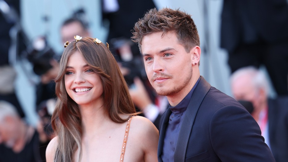 Palvin Barbara és Dylan Sprouse minden egyes alkalommal felperzselik a vörös szőnyeget