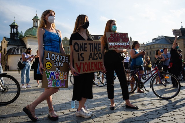 Ezek a női mozgalmak felrobbantották az internetet