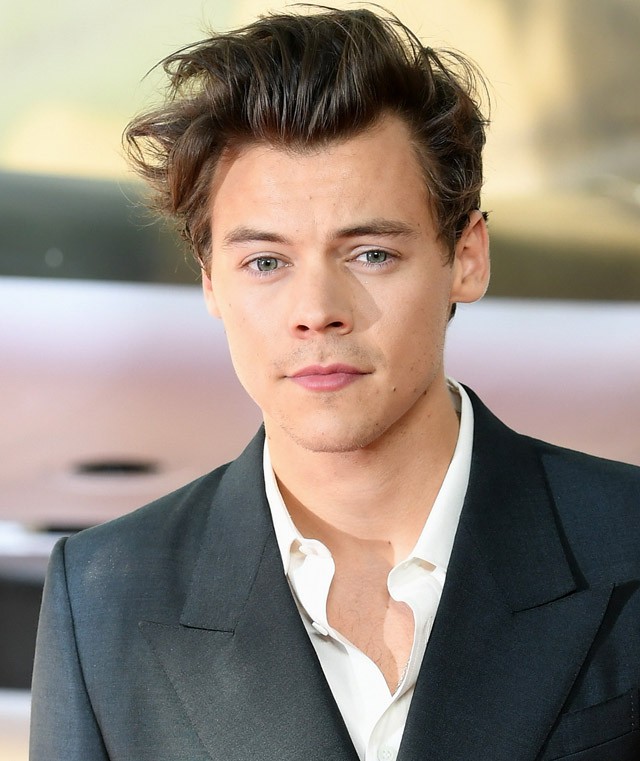 Harry Styles még rózsaszín balerinaruhában is megőríti a rajongókat