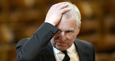 Szabadulása óta először kapták lencsevégre András volt herceget, ilyen állapotban van most Károly király kegyvesztett öccse 