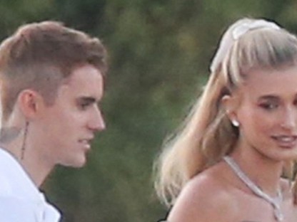 Itt vannak az első fotók Justin Bieber és Hailey Bieber esküvőjéről