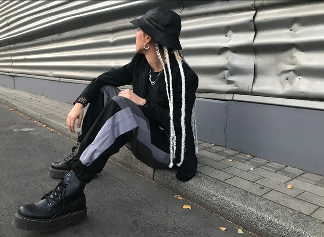 Kényelmes és vagány Lili mai szettje