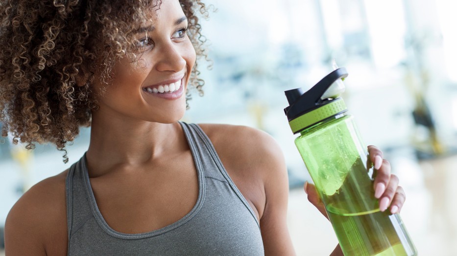 A vízivás tényleg segíthet a fogyásban, méghozzá a következő módon