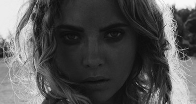 Hollywood szexi rosszcsaja levetkőzött