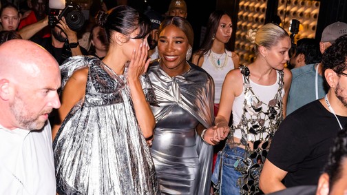 Ilyen szenzációs kifutót még nem láttál - Nagyszabású bemutatóval ünnepelte 130. születésnapját a Vogue