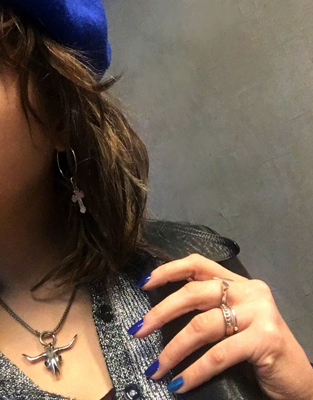 Stefánkovics Fanni sietősen indítja a hetet, de egy sapka mindent megold!