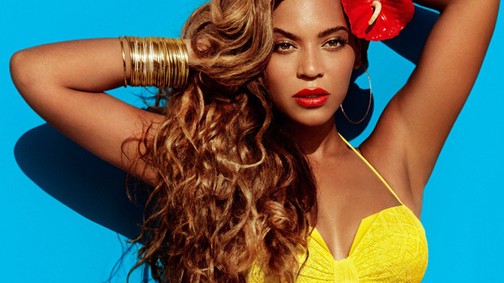 Ilyen szexi Beyoncé bikiniben - a H&M és a popdíva