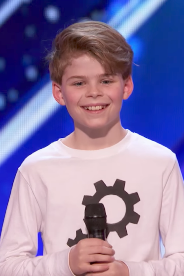 Ettől hangos az internet! Ez a 11 éves fiú mindenkit levett a lábáról a táncával