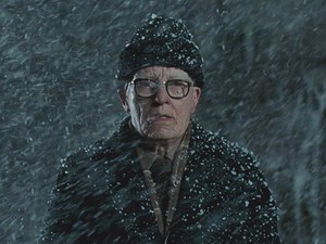 Hihetetlen, tényleg egy színésznő játssza ezt az öregembert