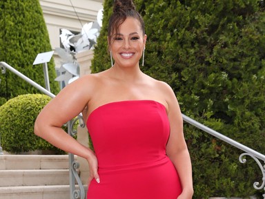 Ashley Graham meztelen fotóval harcol a tökéletesség és az irreális elvárások ellen