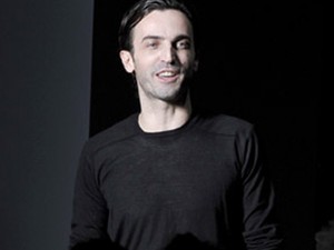 Sokat beszélt, beperelték a divattervezőt