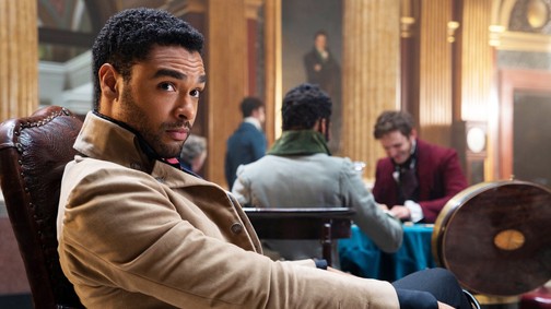 A Bridgerton Simonja, vagyis Regé-Jean Page főgonoszként tért vissza, és jól áll neki 