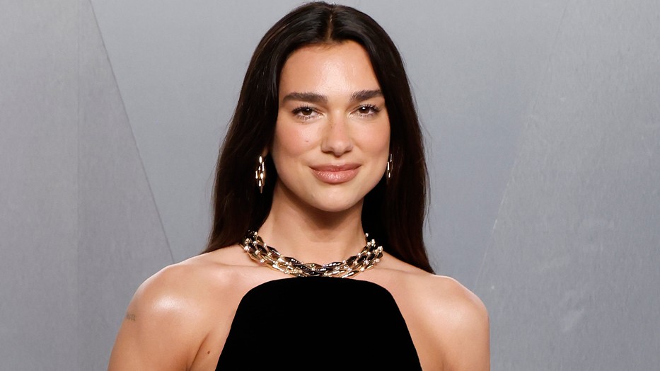 Dua Lipa izgalmas outfitben robbantotta fel az Instagramot