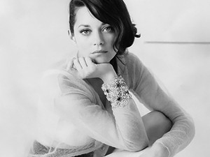 Forró ősz! Marion Cotillard levetkőzött!