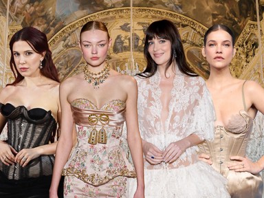 Masnik, fodrok, fűzők lepték el a vörös szőnyeget és a szekrényeinket, hála a Bridgertonnak