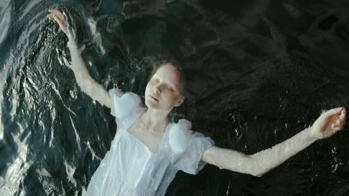 „Úgysem teszi meg, csak figyelmet akar” - ne bagatellizáljuk el az öngyilkossággal való fenyegetőzést!