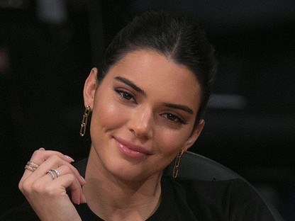 Kendall Jenner afro frizurája kiütötte a biztosítékot az embereknél 