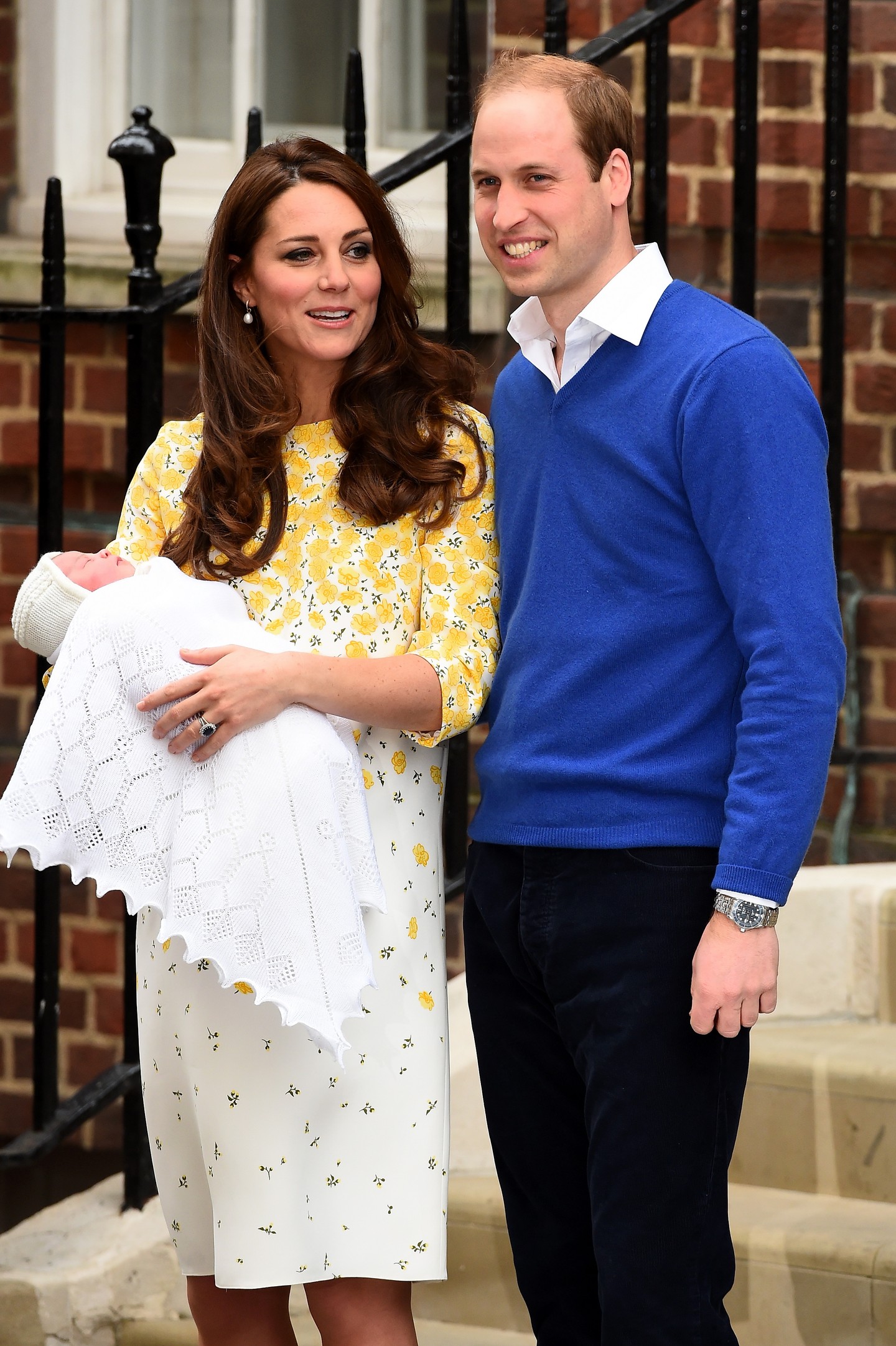 Katalin hercegné és Vilmos herceg 2015 májusában, Sarolta hercegnő születésekor