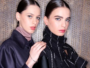 Mit tud a nagymamák által inspirált divat, és hogyan fest egy csipkefüggönyből készült ing? A BCEFW külföldi tervezői megmutatták