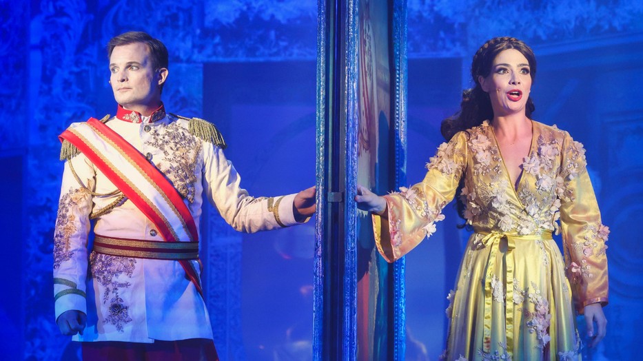 Puskás-Dallos Péter az Erkel Színház Elisabeth című darabjában Ferenc Józsefként bűvöli el a közönséget