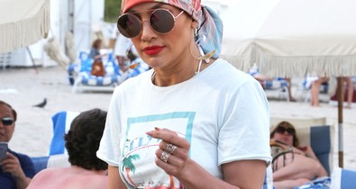 Jennifer Lopez a legdögösebb tengerparti szerelésben