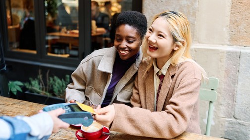 Mit tegyél, ha elfogy a pénzed, amíg külföldön vagy? Szakértő válaszol