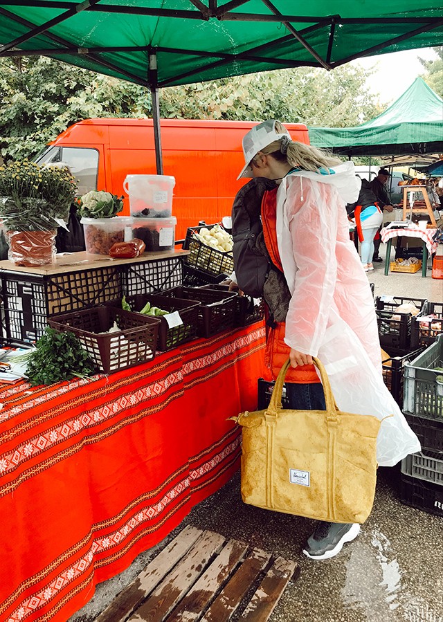 Nem is lehetne jobban tölteni a hétvégét, mint egy jó piacozással, ahogy Marge is teszi