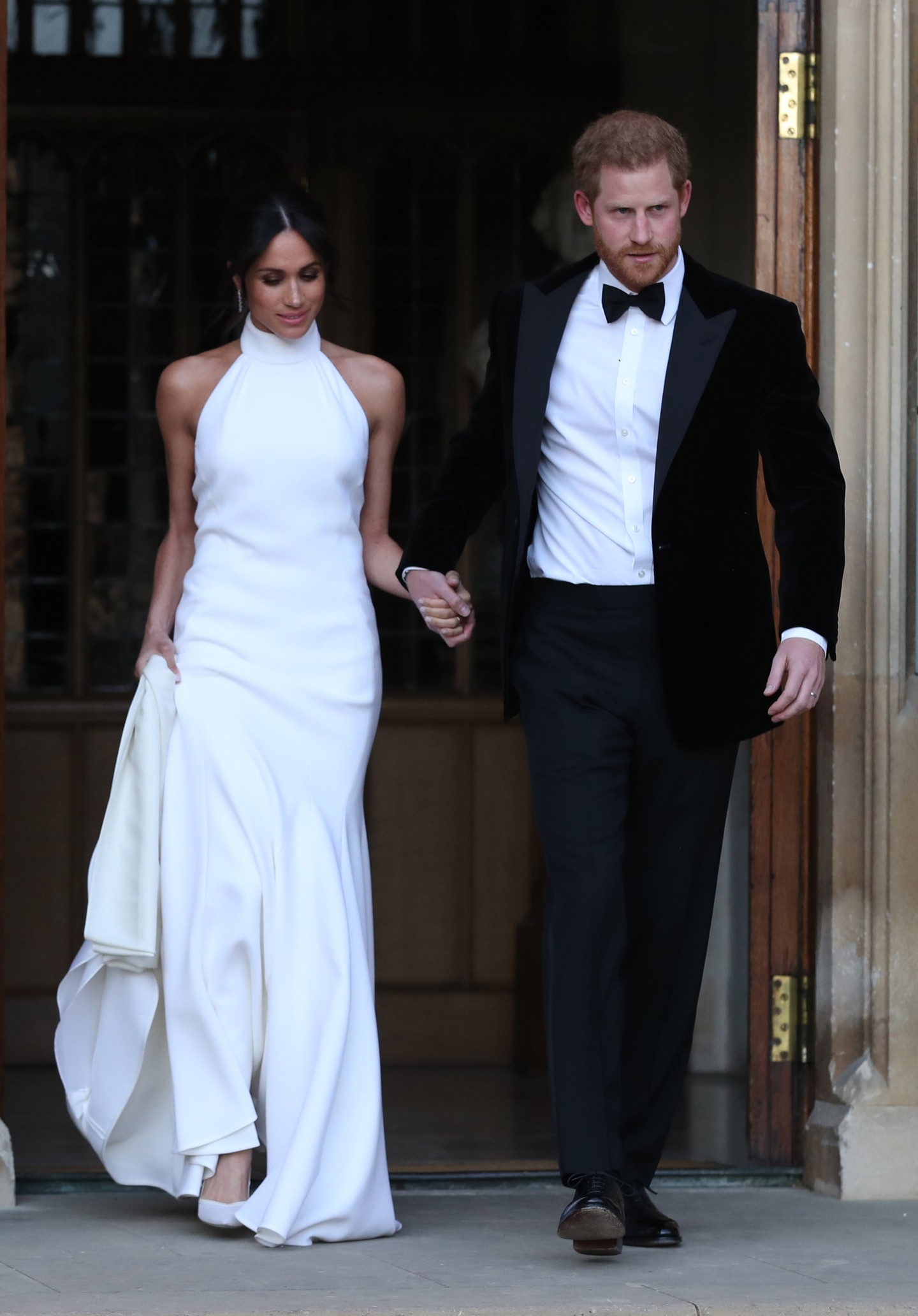 Meghan Markle a fogadáson viselt Stella McCartney ruhája 157 000 dollárt ért 2022-ben. Ez mai árfolyamon számítva, több mint 56 millió forint.