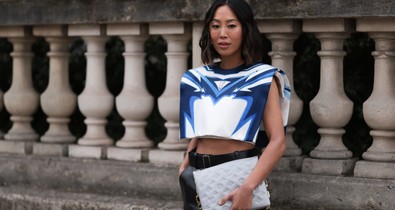 Újra hódít a válltömés, a női erő szimbóluma, ami némi csavarral tért vissza