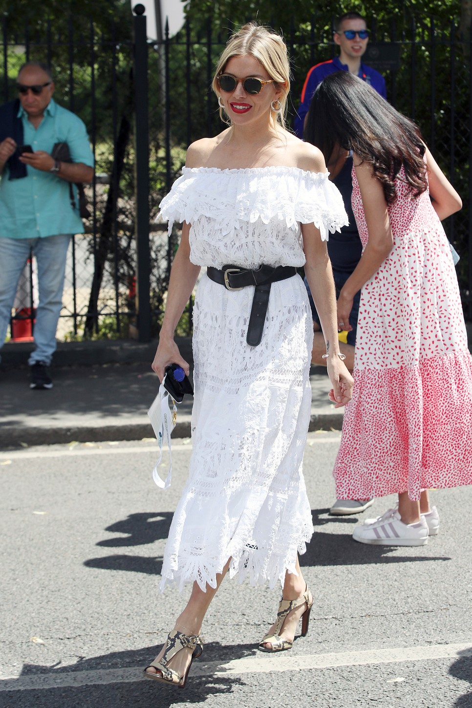 Sienna Miller a legstílusosabb sztár a teniszmeccseken