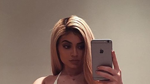 Hófehér trikini - ezt imádja Kylie Jenner
