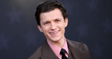 Ez a helyes fiú itt Tom Holland öccse: mintha két tojást látnánk