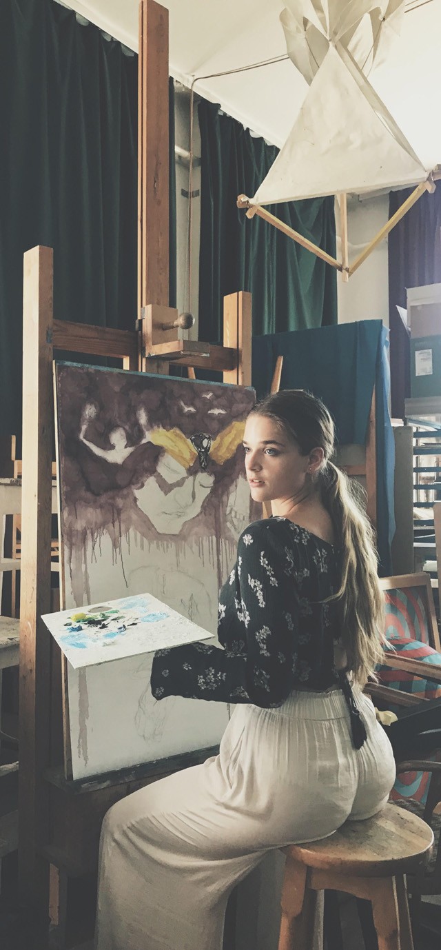 Ezek a darabok könnyedséget és biztonságot nyújtanak a gyönyörű énekesnő számára