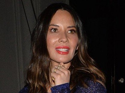 Olivia Munn felvette a földkerekség leghosszabb csizmáját, és olyan benne, mint egy mesehős