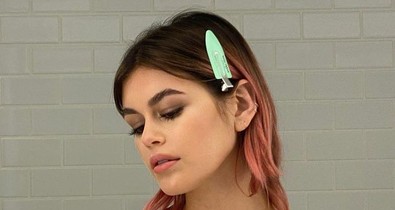 Kaia Gerber pink hajról, niacinamidről, és hogy miért van odáig a kristályokért