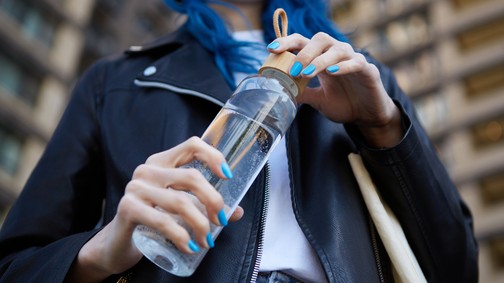 Ezért nem igaz a tudósok szerint, hogy napi 2 liter vizet kellene innod