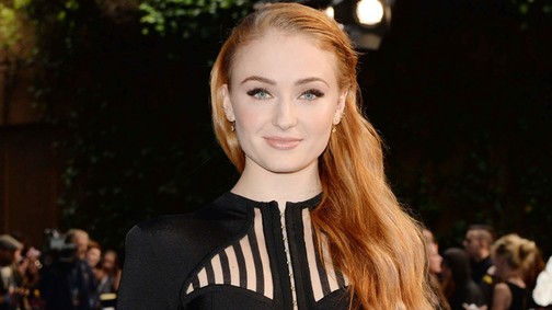 A Trónok harca vörös szépsége rettenetes ruhában mutatott bugyit