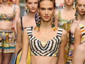 Bogár Niki a Dolce&Gabbana és az Armani show-ján