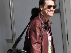 Jim Carrey embert faragott magából és megjelent a Velencei Filmfesztiválon!