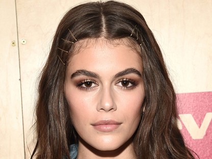 Ööö, a 16 éves Kaia Gerber alaposan felpolcolta a melleit