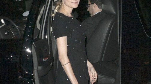 Diane Kruger combközépig érő csizmával csábít