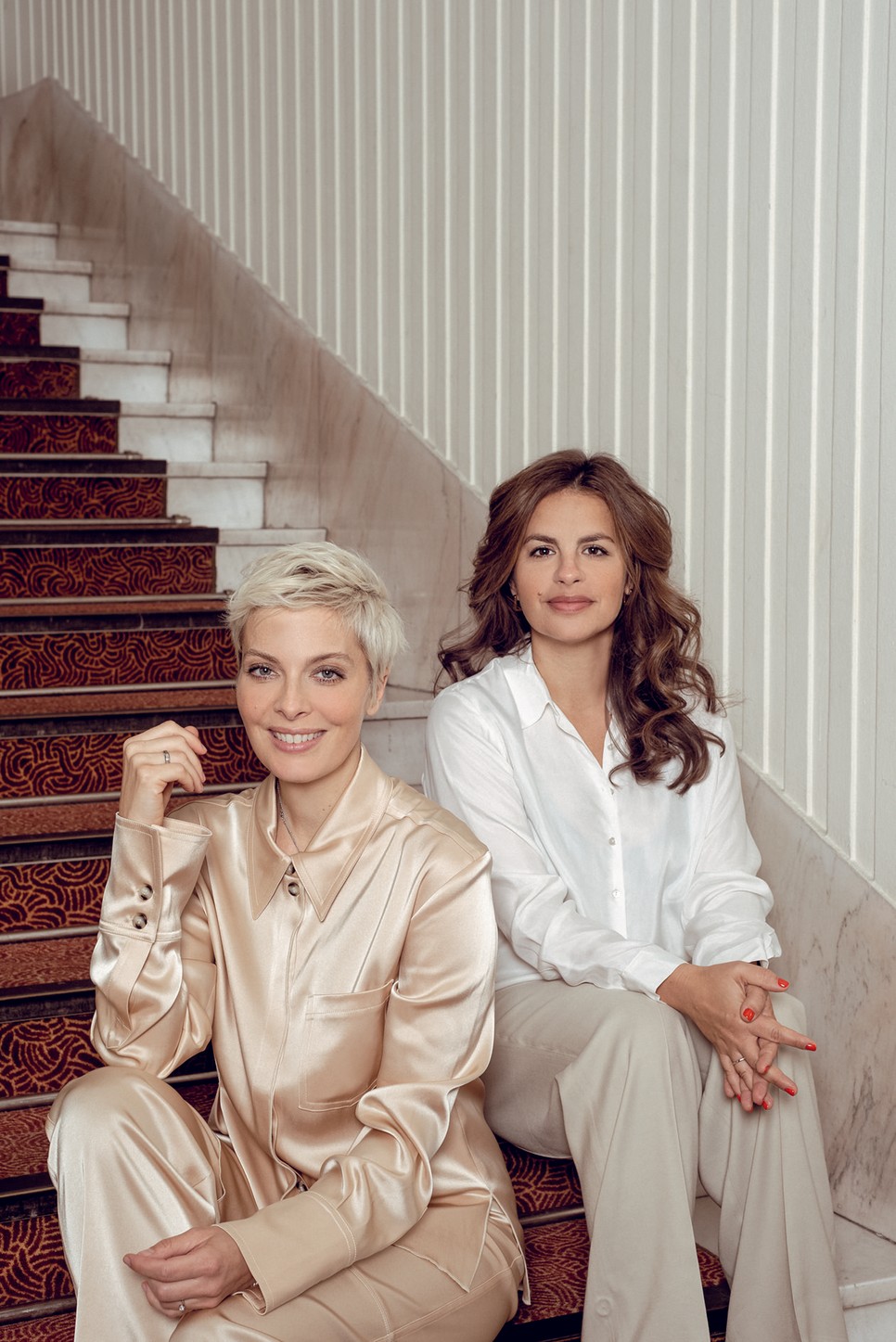 | Csilla: Ing és nadrág NANUSHKA, Barbi: Ing és nadrág MASSIMO DUTTI