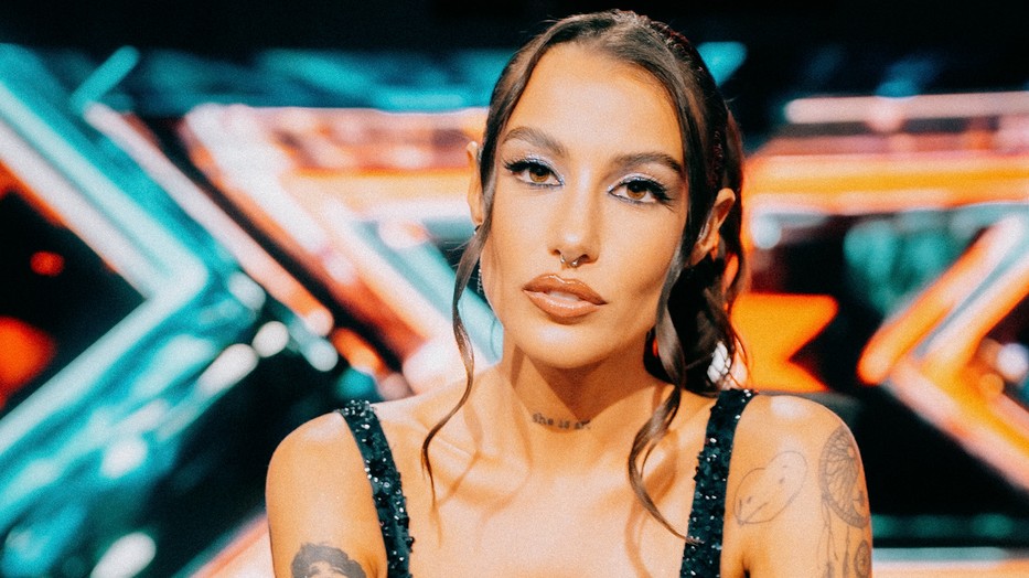 Tóth Andi élő show-s szettjét a '90-es évek divatja ihlette